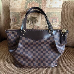 ✅Louis Vuitton - Brown
Damier Canvas Tote Bag!